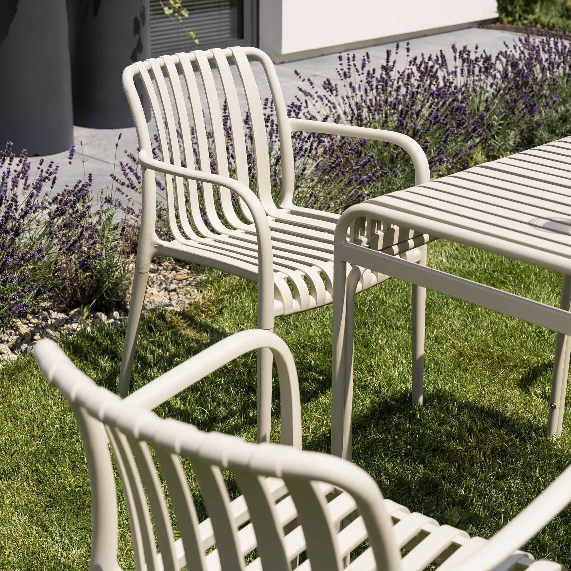 di volio Gartentisch LIWIO - Outdoor Tisch 80x80 cm, wetterfester Balkontisch aus Metall (Beige)