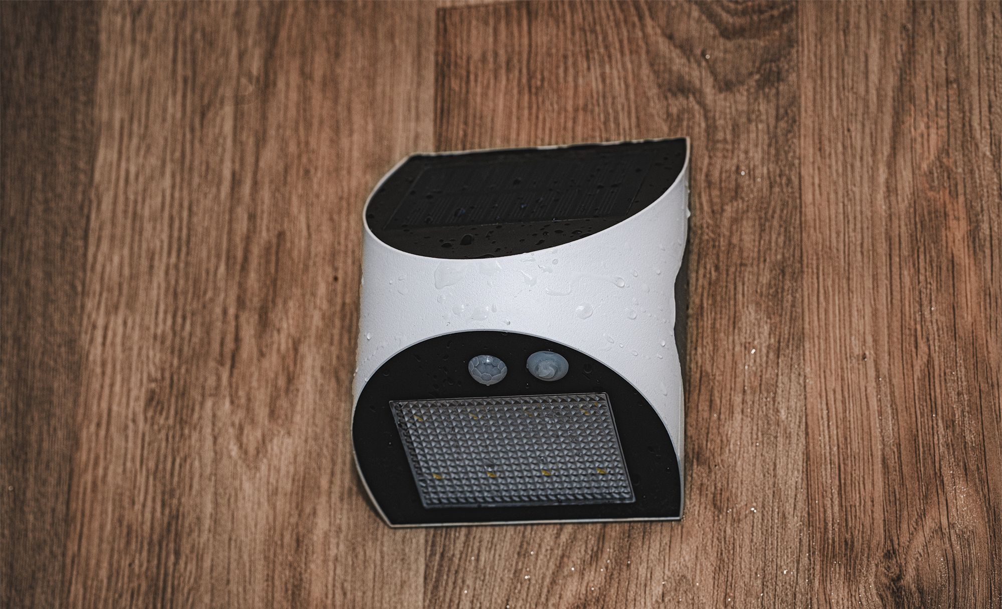 Solární lampa EMOS LED LUMI s detektorem pohybu, pro dům/zahradu s okolním světlem, dosah senzoru 5m/120°, 240lm, neutrální bílá, bílá, ZG172S