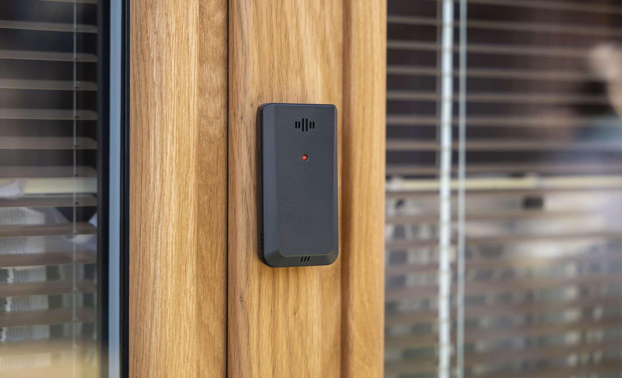 EMOS GoSmart Meteostanice WiFi s bezdrátovým venkovním čidlem a aplikací, barevný displej, předpověď na 5 dní; na bázi Tuya, Smartlife, adaptér
