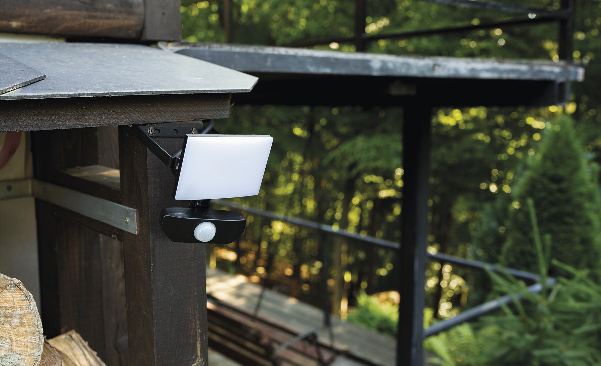 EMOS - LED-Strahler Tambo mit Bewegungsmelder - dünnes Aluminium Flutlicht - wasserdicht - neutralweiß - 1000 lm - 10 W - für Außen - schwarz, ZS2912