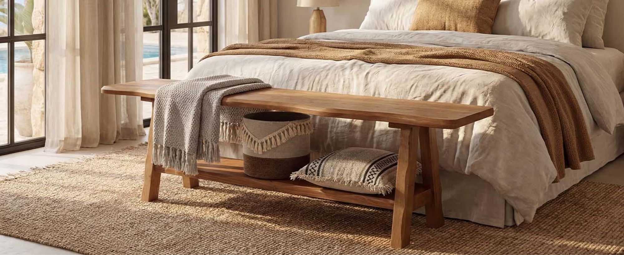 140 cm lange Eingangsbank aus Massivholz, Landhausstil, lange Bank am Fußende des Bettes, Schuhbank mit Baumkante, Essplatz für Eingangsbereich