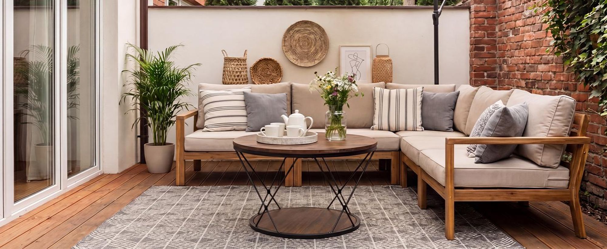 Tribesigns Runder Couchtisch 80 cm, Industrial Massivholz Kaffeetisch mit unterem Regal, platzsparend für Wohnzimmer, Rustikales Braun + Schwarz