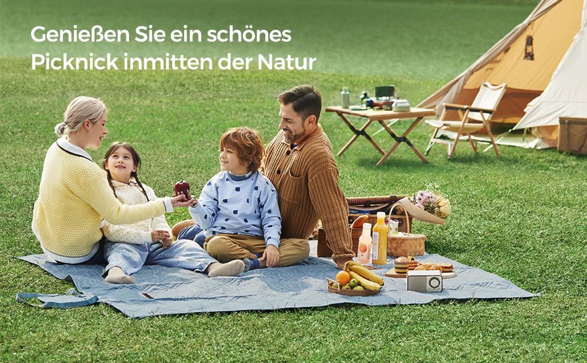 SONGMICS Picknickdecke, 200 x 200 cm, mit 4 Erdankern, maschinenwaschbar, hellblau mit tropischem Farn