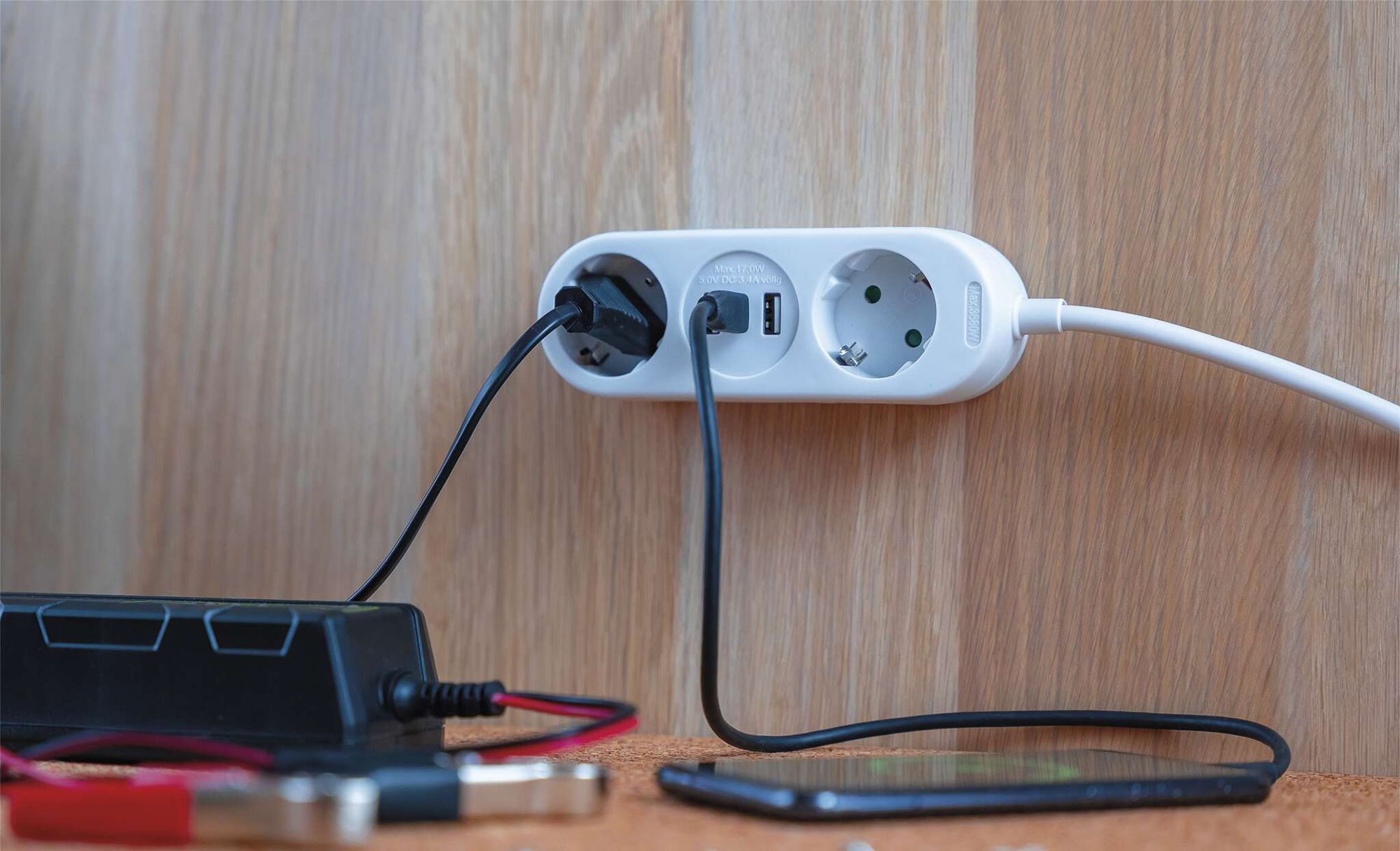 EMOS Steckdosenleiste mit USB, 2-fach Mehrfachsteckdose, 1,5 Meter Verlängerungskabel, 2x USB-A + 1x USB-C Anschluss, max. 3,4A, für Innen, P0221U