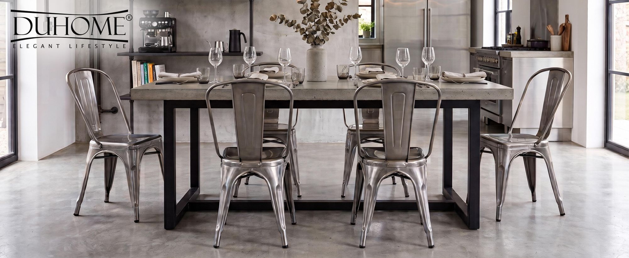 4 stoelen voor de keuken, eetkamerstoelen van metaal, met een houten zitvlak, stapelbaar, kleur: metallic, materiaal: metaal