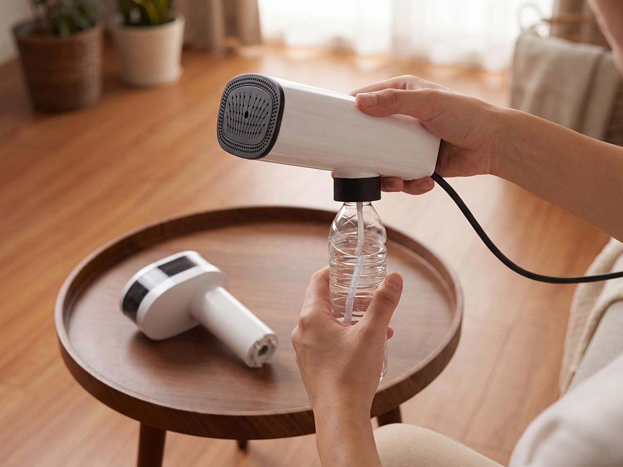 Lubluelu 2IN1 5000Pa Dampfglätter mit Saugfunktion Dampfbürste Steamer Kleidung Bügelgerät Vertikal Dampfglätter 2100W 35g/min Weiß