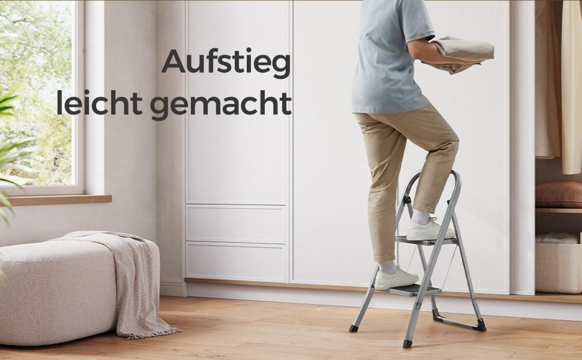SONGMICS Trittleiter, Leiter mit 2 Stufen, Klapptritt, Klappsicherung, einfach zu verstauen, bis 150 kg belastbar, grau GSL012G01