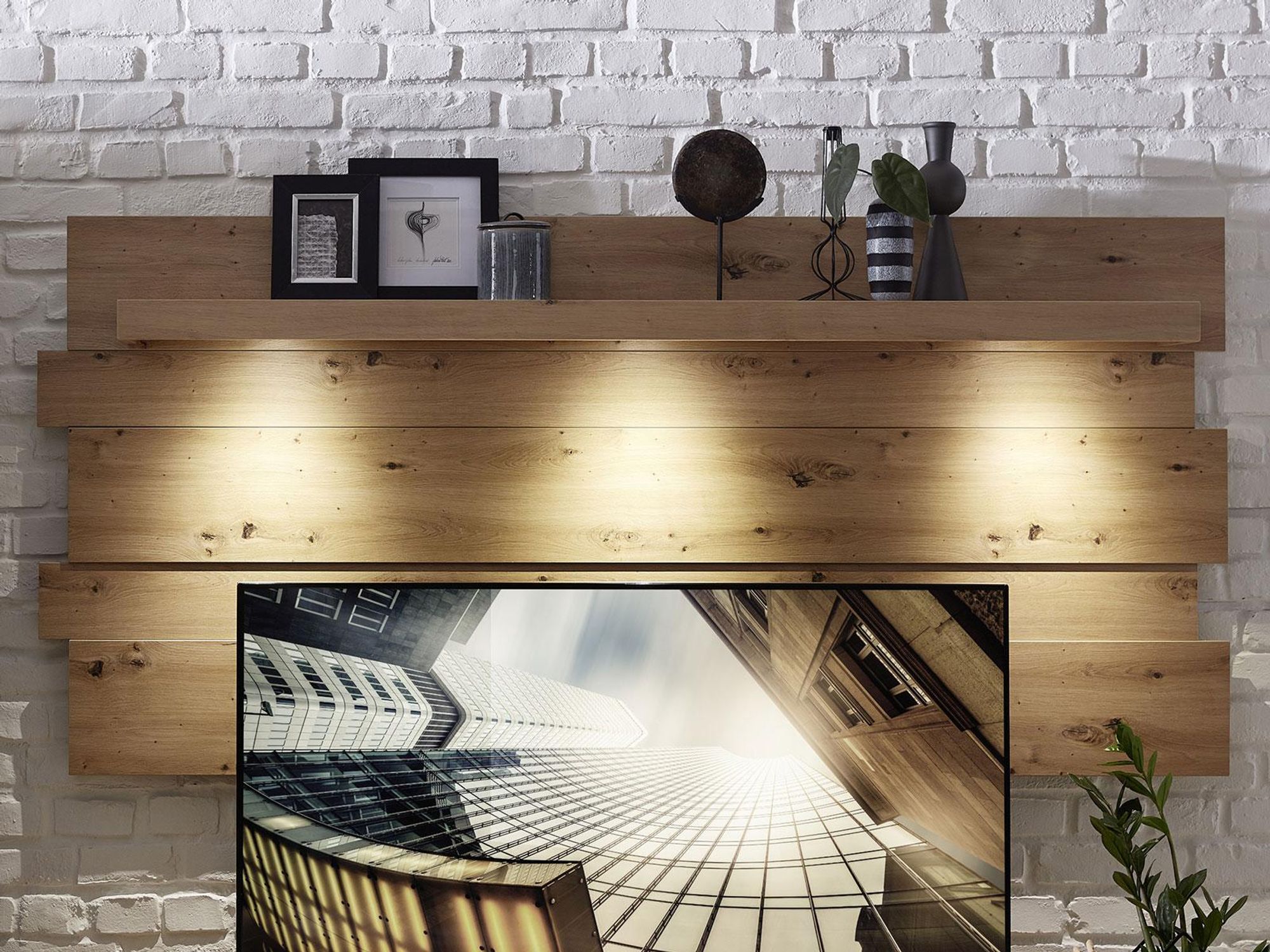 Wandboard "Lewes I" – modernes Wandboard mit LED-Beleuchtung und großzügigem Ablageboden