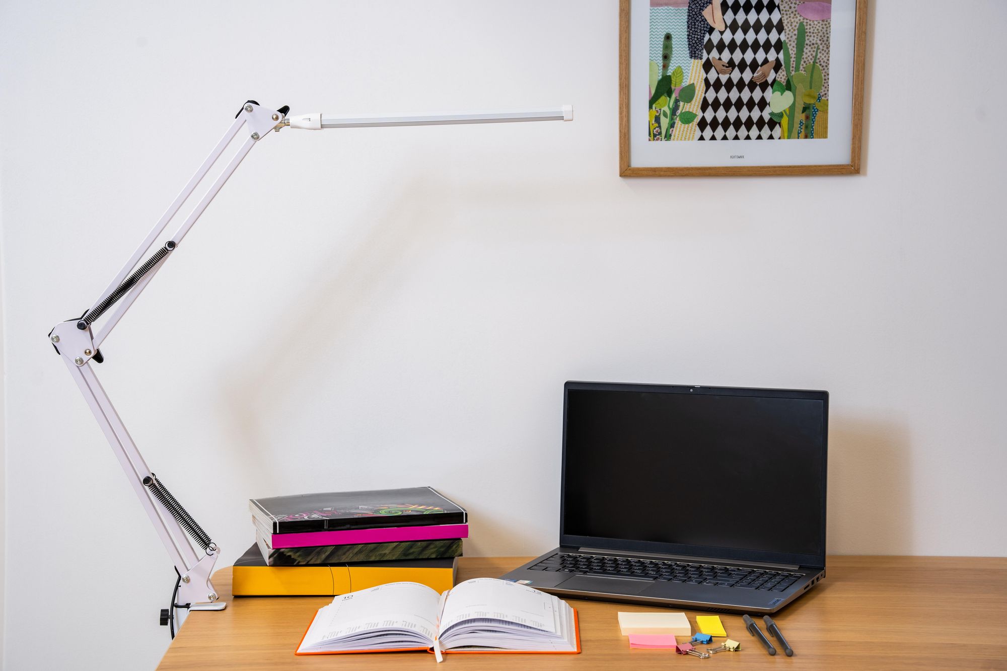 LUMILED LED 8W Schreibtischlampe Schwenkarm Büro Weiß Tischlampe Helligkeit Einstellbarer CCT Farbwechsel USB Verstellbarer Arm Klemme Dimmbar