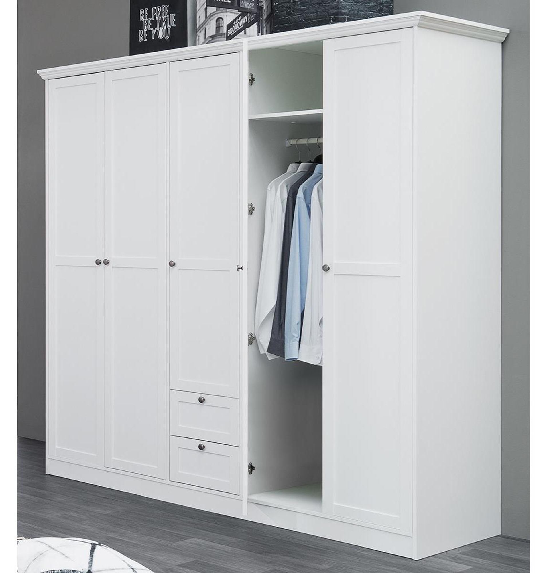 Landsted III – Kleiderschrank im Landhausstil mit 5 Rahmentüren und 2 Schubladen
