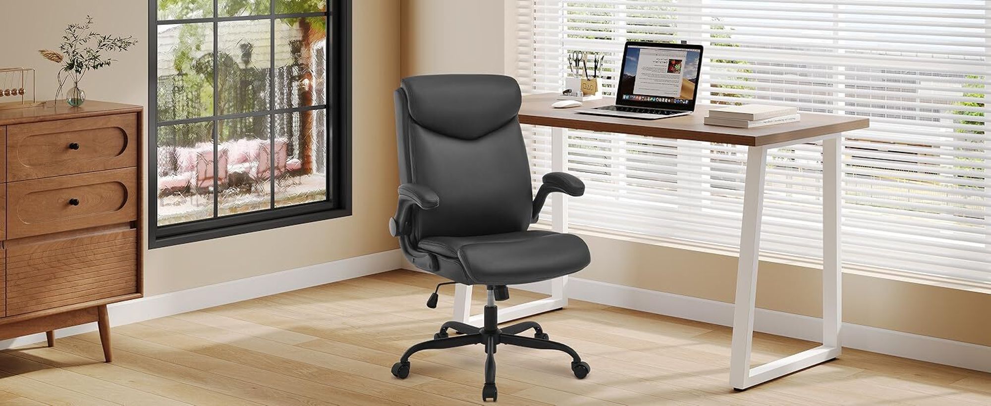 EUGAD Bürostuhl ergonomisch, Chefsessel 150 kg, Drehstuhl mit Rollen, hochklappbare Armlehnen, Sitzfläche aus PU, Schwarz