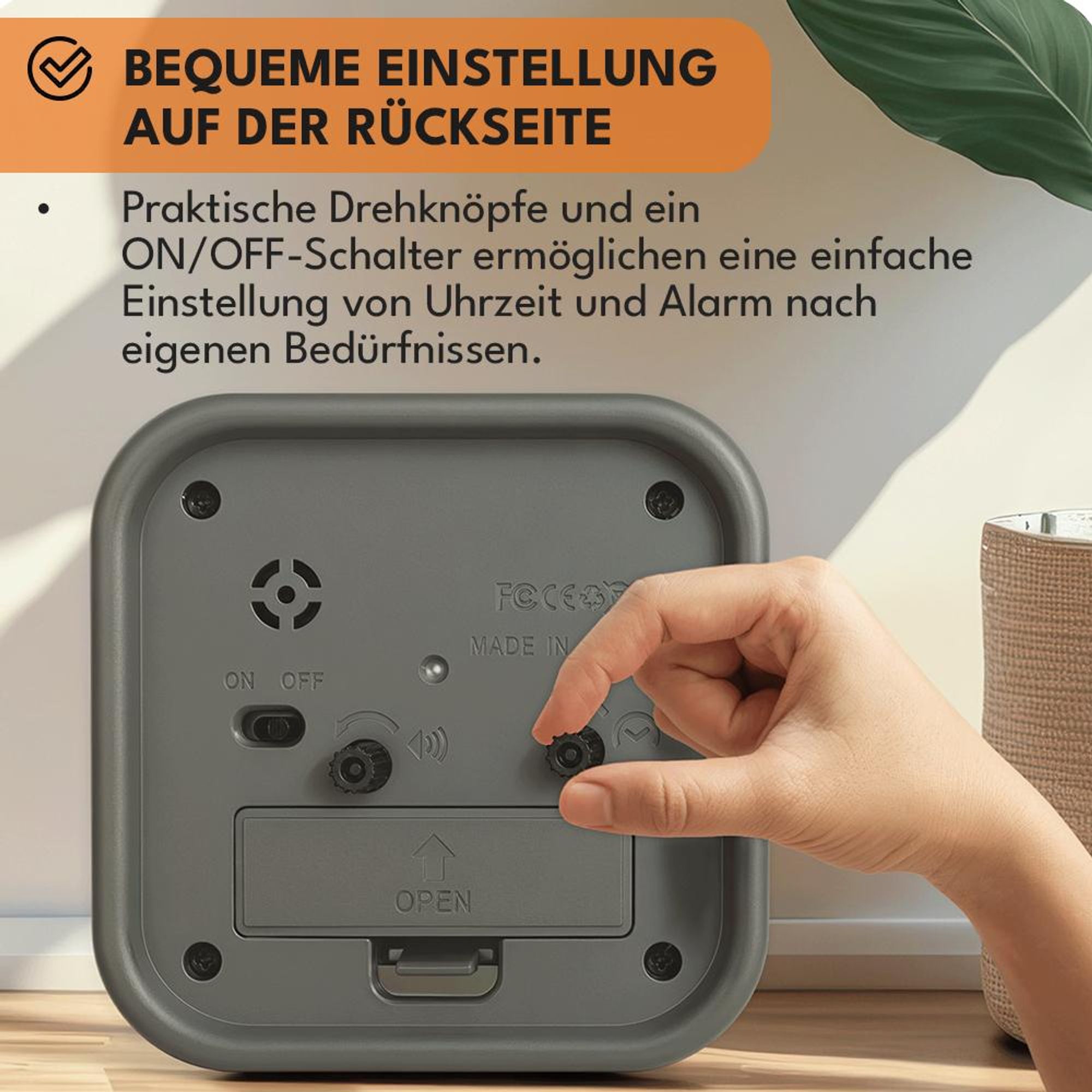 KRUMAD Analog Wecker ohne Ticken, lautloser Reisewecker mit Snooze Funktion, kleiner Tischwecker mit Alarm und Lautstärkeregelung, Vintage Design