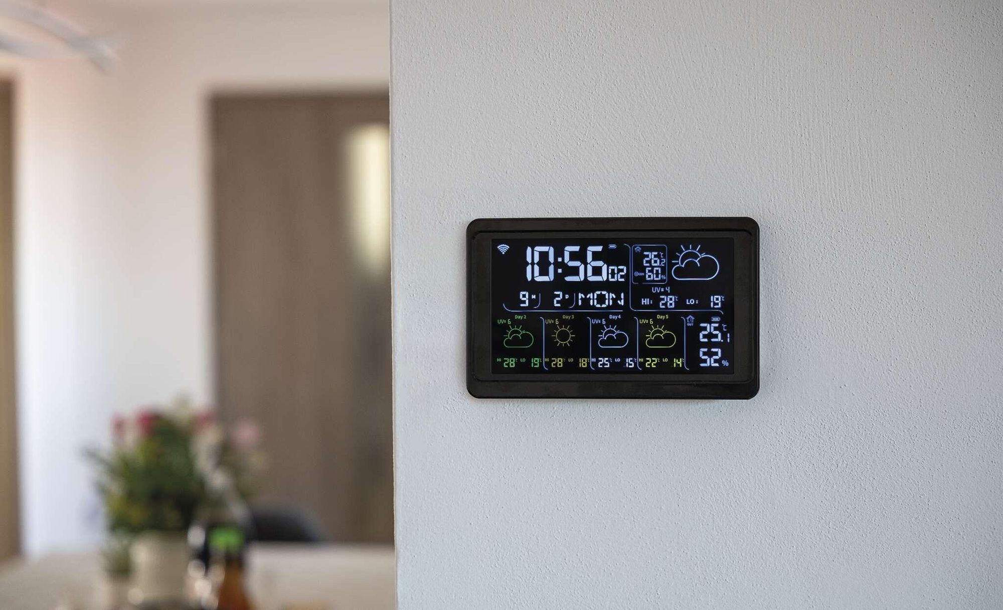 EMOS GoSmart Meteostanice WiFi s bezdrátovým venkovním čidlem a aplikací, barevný displej, předpověď na 5 dní; na bázi Tuya, Smartlife, adaptér