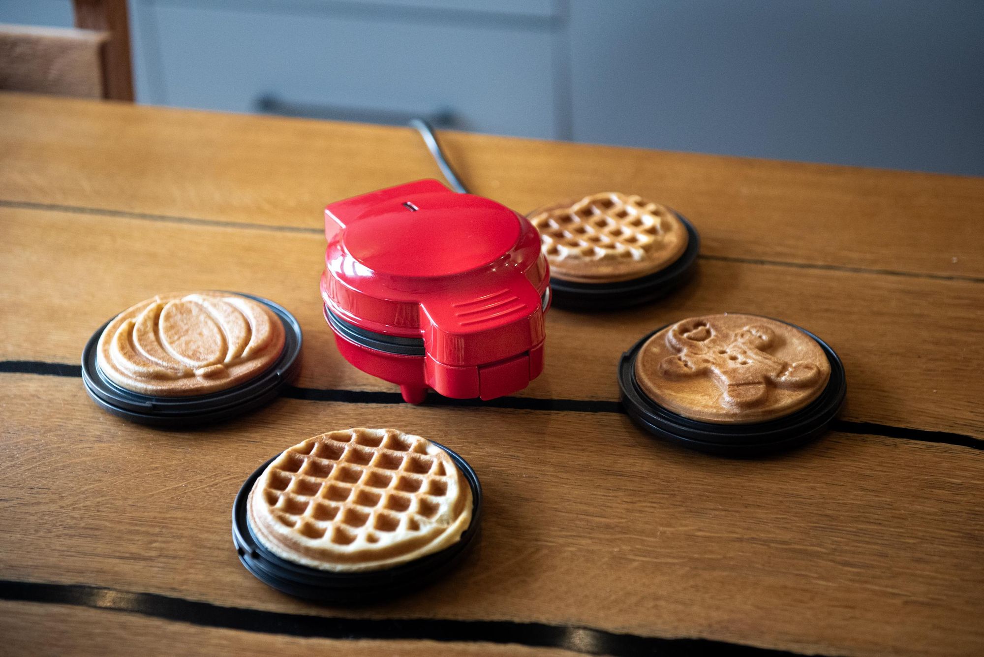 LEHMANN Mini Piastra per Waffle con Piastre Intercambiabili, Forme - Zucca, Omino di pan di zenzero, Cuore e Classica