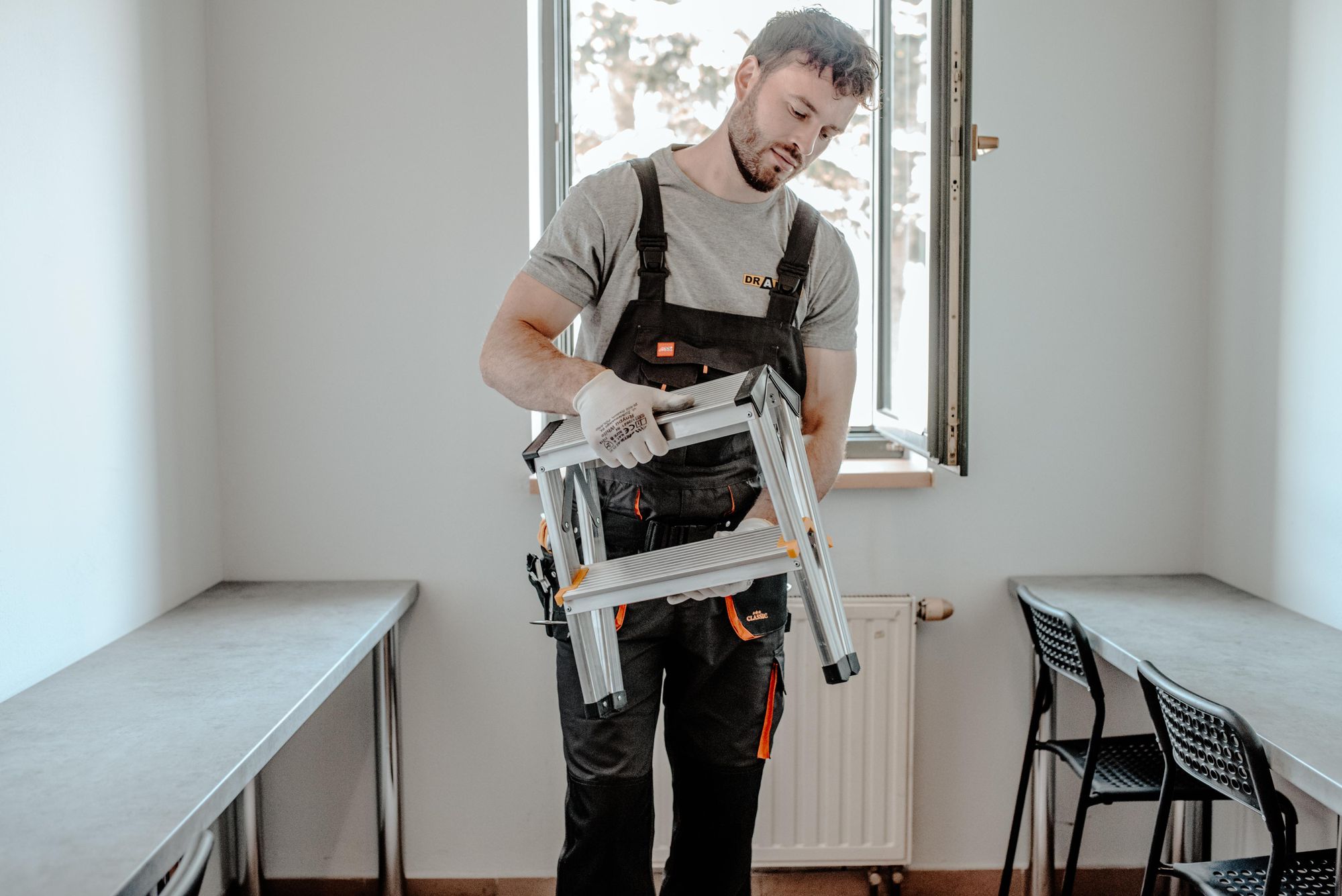 Drabest | Leiter - Aluminium-Trittleiter - 2 Stufen - Klappbar - Antirutsch - 150 kg Tragkraft - Vielseitig einsetzbar