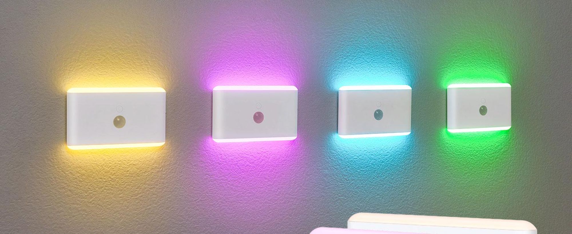 2 Stück RGB Nachtlicht mit Bewegungsmelder, 7 Farben dimmbares LED Licht, wiederaufladbar für Treppe Flur Schlafzimmer, magnetisches Design