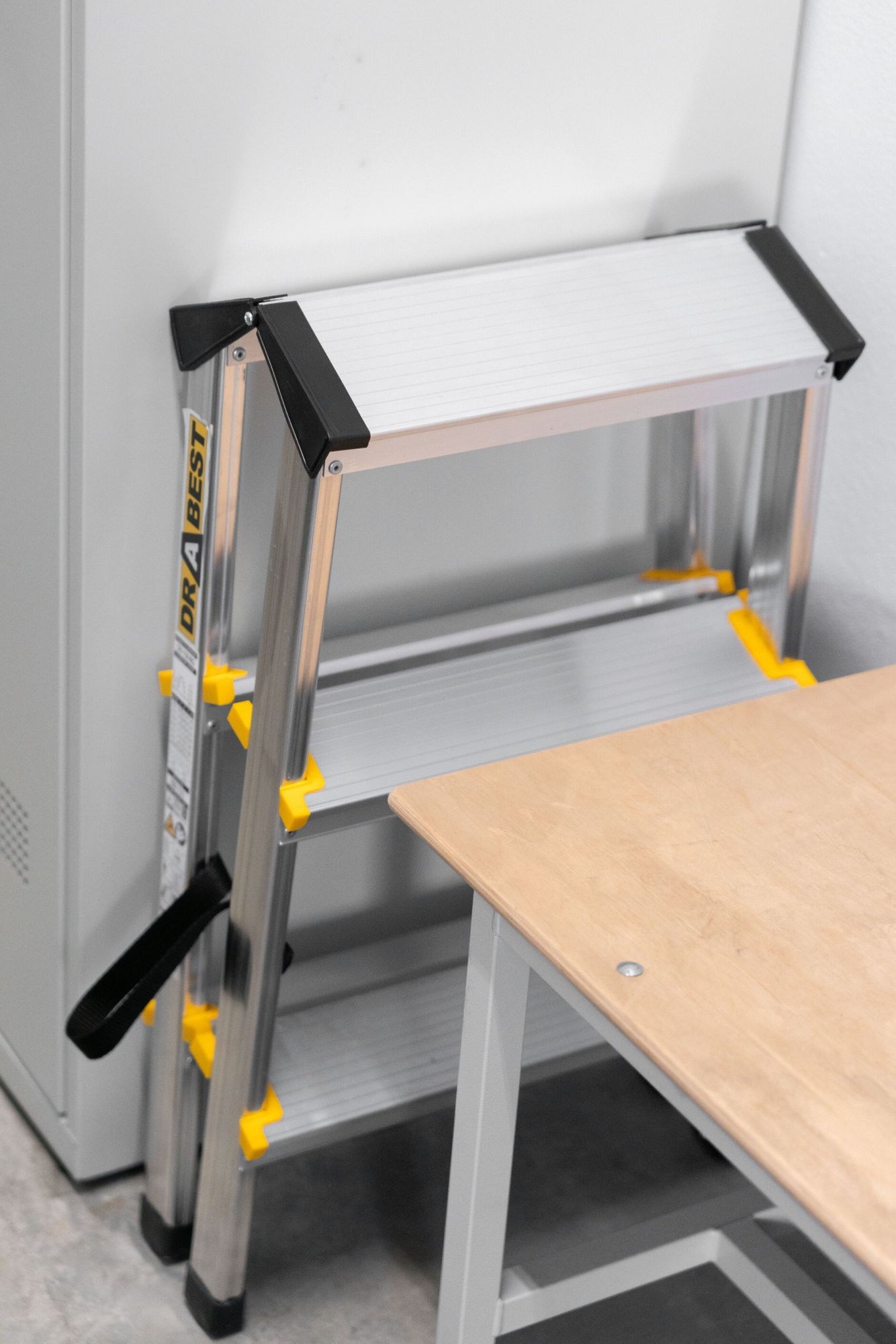 Drabest | Aluminium-Trittleiter 3 Stufen - Klappbar - Antirutsch - 150 kg Tragkraft - Vielseitig einsetzbar