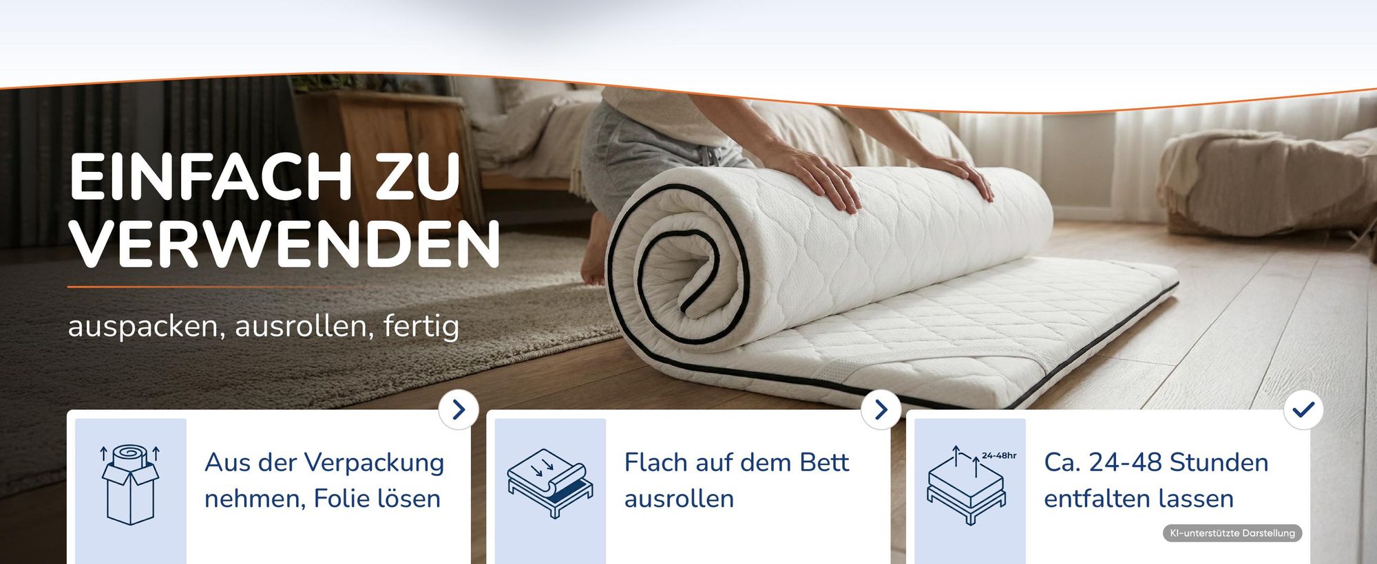 Person rollt den Topper in einem Zimmer aus