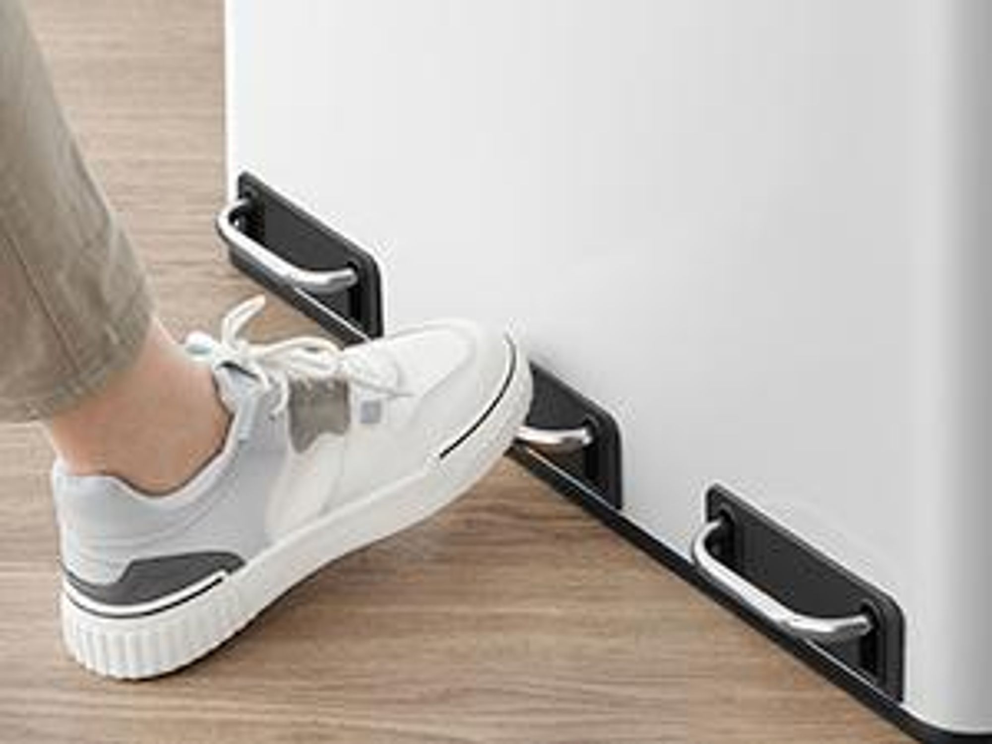 SONGMICS Mülleimer Mülltrennsystem, 3 x 18 L, ergonomisch, 3 Fächer, Küche