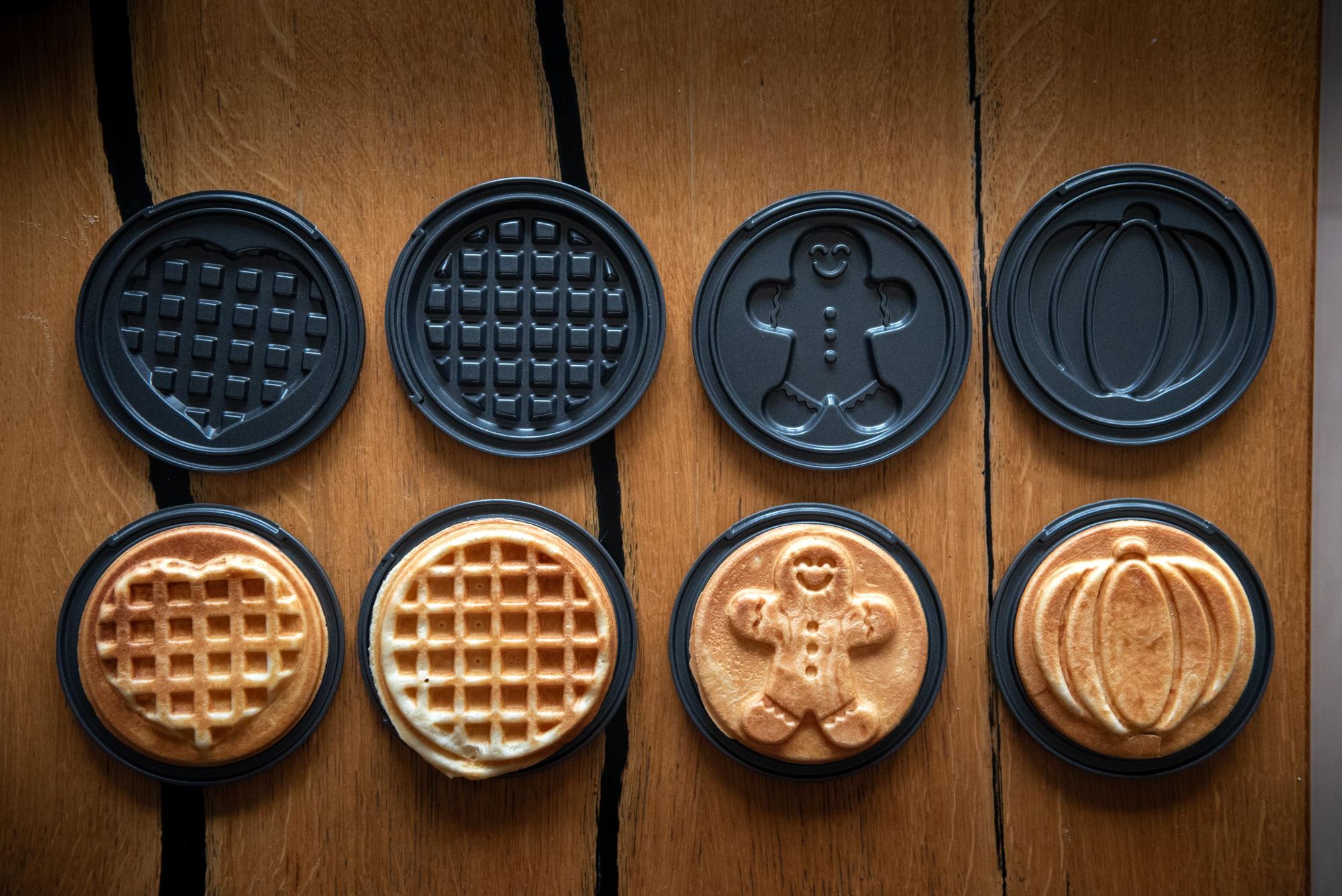 LEHMANN Mini Piastra per Waffle con Piastre Intercambiabili, Forme - Zucca, Omino di pan di zenzero, Cuore e Classica