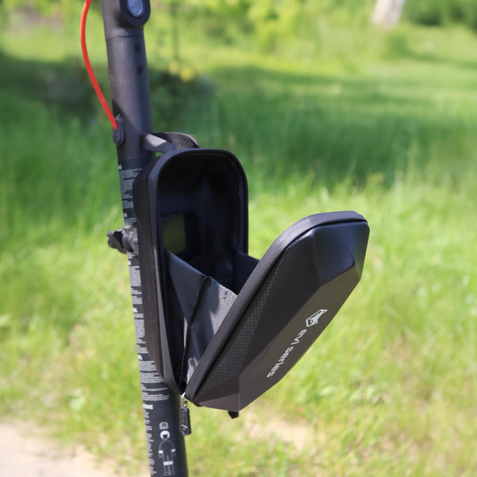 E-Scooter Tasche 2,5L wasserdicht, Lenkertasche Hardcase für Elektro-Roller, stabile Schraub-Halterung, reflektierend, EVI SERIES Scooter Bag Pro+