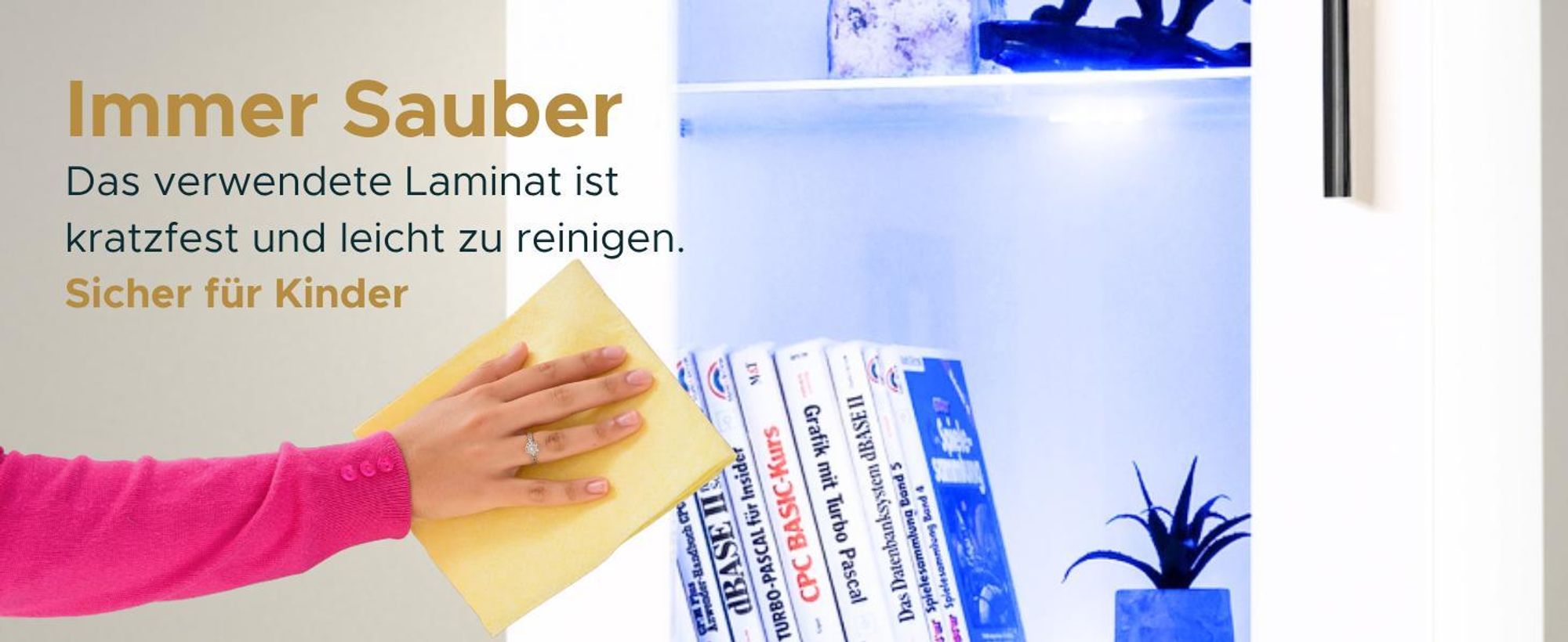 Komodee, Vitrine Schrank Alessandria, Schwarz/Schwarz, Breite 60cm x Höhe 192cm x Tiefe 42cm, 3 Glasböden, 1 Regal aus laminierter Platte, für Wohnzimmer, Schlafzimmer, LED Blau