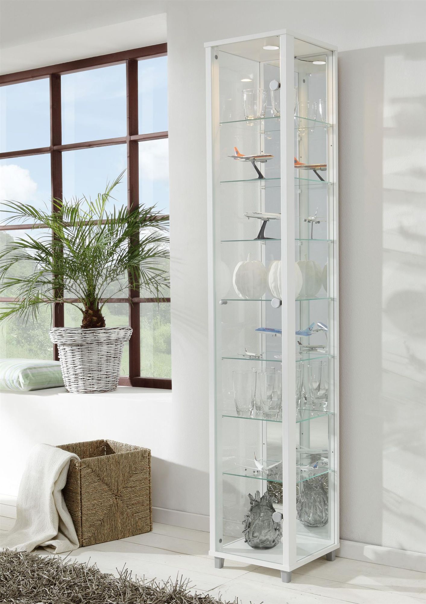 Vitrine "Berlin IV" – Glasvitrine mit LED-Beleuchtung und viel Stauraum