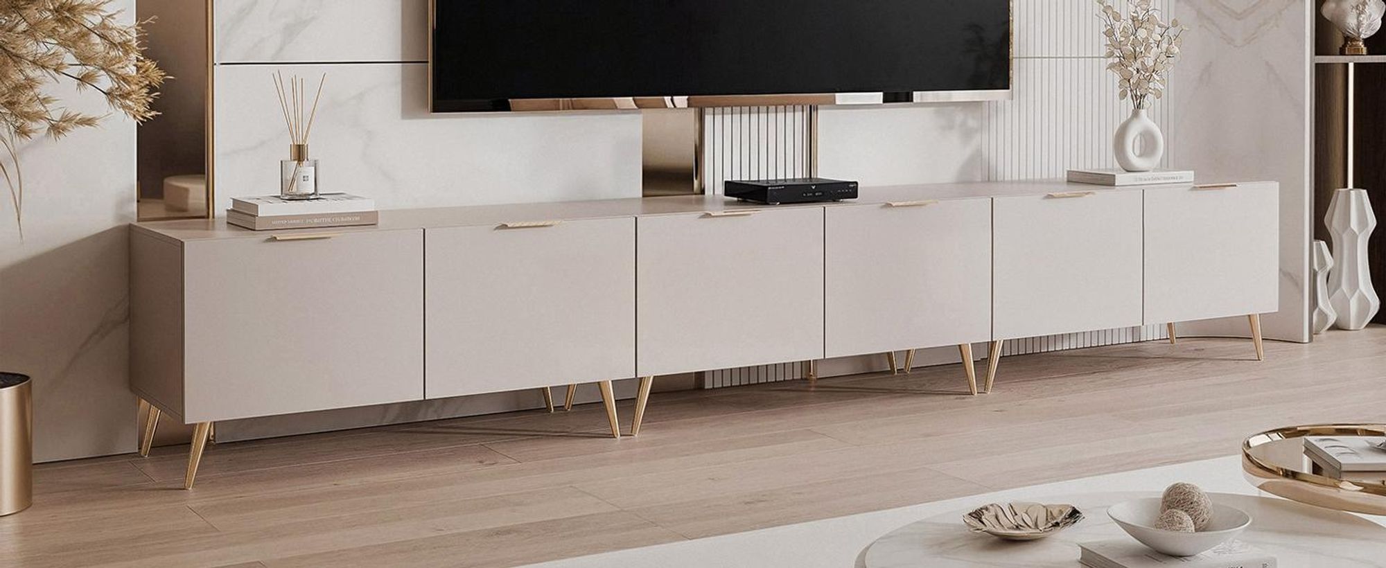 Idohome TV-Lowboard Angel 300 cm Kaschmir–TV-Schrank, LED-Beleuchtung, Medienmöbel, Fernsehschrank auf goldfarbenen Metallbeinen, Griffe in Gold