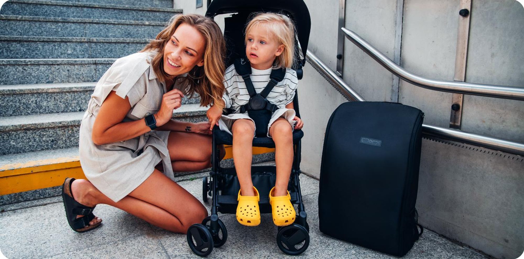 MoMi GRACE – Ultraleichter Baby Kompaktbuggy 6,2 kg mit Einhand-Faltung & Standfunktion, inkl. Rucksack, bis 15 kg – Schwarz