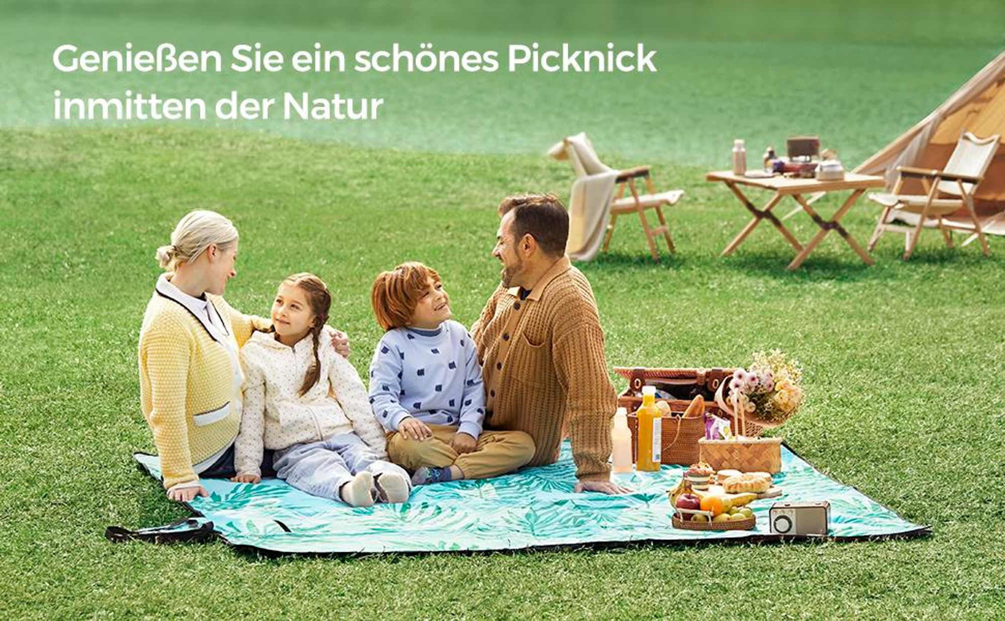 SONGMICS Picknickdecke, 200 x 200 cm, wasserdicht, maschinenwaschbar, hellblau mit tropischem Farn