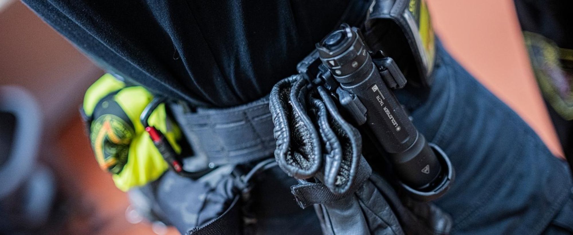Ledlenser TAC6R  Taschenlampe, wiederaufladbar, LED 2000lm, 6 Modi inkl. Strobe, Multi-Lens-Technologie, bis zu 370m Leuchtweite, IP68, USB-C-Akku