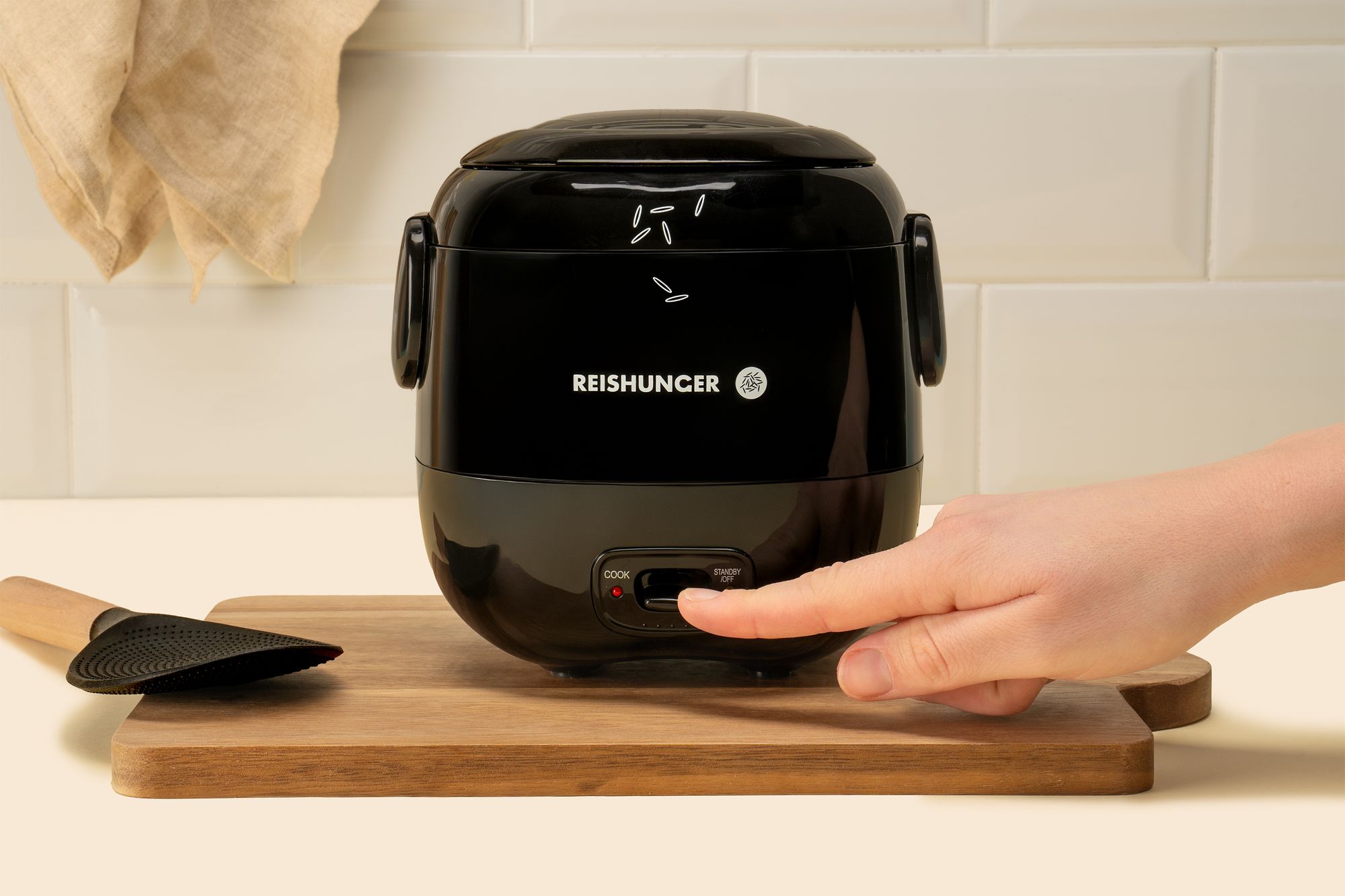 REISHUNGER Mini Reiskocher, schwarz | 0,3 L 1-2 Portionen | hochwertige Keramikbeschichtung Premium Topf | Handliche Größe für kleine Haushalte