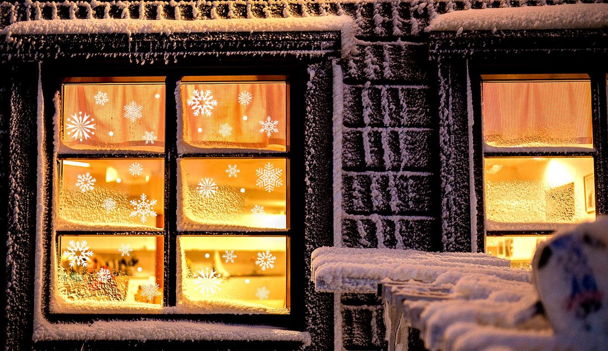 Salcar 100er-Set Fensteraufkleber Weihnachten Dekoration Schneeflocken Aufkleber in 3 Größen und 4 Formen, Doppelseitig Sichtbar