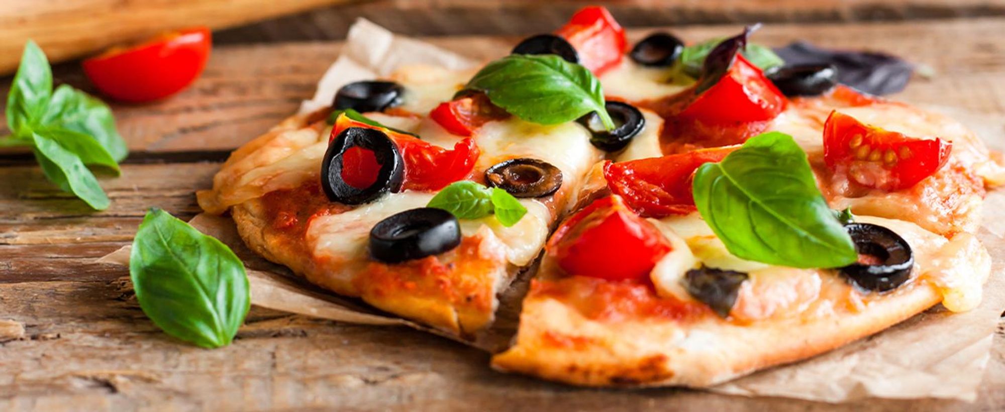 Heidenfeld Mini Pizzaofen Pizzachef | 1.100 Watt - Pizzadom ⌀ 40.0 cm - Für 6 Personen - Terrakotta-Kuppel - Bis 300 °C - 6 Pizzaschieber ⌀ 10,5 cm