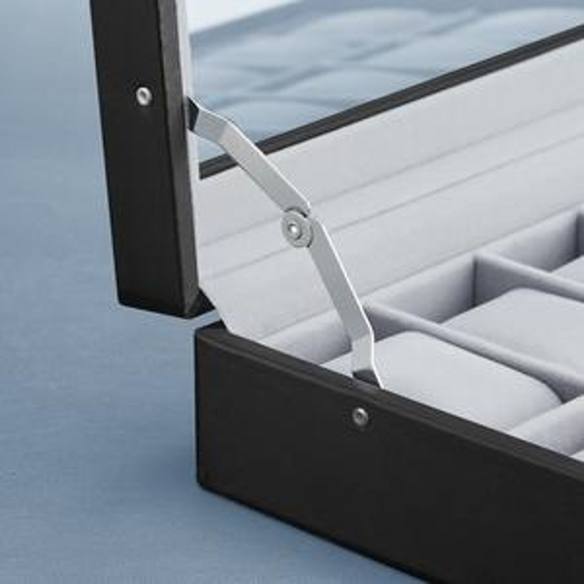 SONGMICS Uhrenbox, abschließbarer Uhrenkasten, Uhrenkoffer, Organizer für Uhren, mit 24 Fächern, Glasdeckel, Geschenk für die Liebsten, PolyurethanBezug in Schwarz, Samtfutter in Grau BWJ024