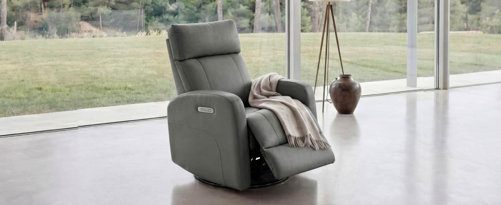 CHITA Elektrischer Relaxsessel, Echtleder, 270° drehbar, Fernsehsessel mit Liegefunktion, elektrisch verstellbar, USB-Anschluss