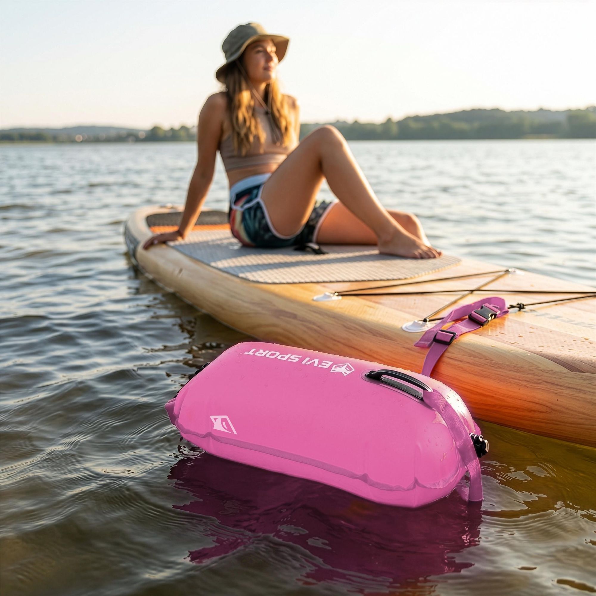 EVI SPORT AquaShield Schwimmboje 20L, Sicherheitsboje mit Trockentasche, Aufblasbar, Verstellbarer Gurt für SUP & Freiwasser, Rosa