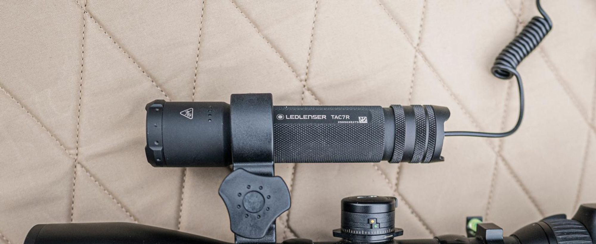 Ledlenser TAC6R  Taschenlampe, wiederaufladbar, LED 2000lm, 6 Modi inkl. Strobe, Multi-Lens-Technologie, bis zu 370m Leuchtweite, IP68, USB-C-Akku