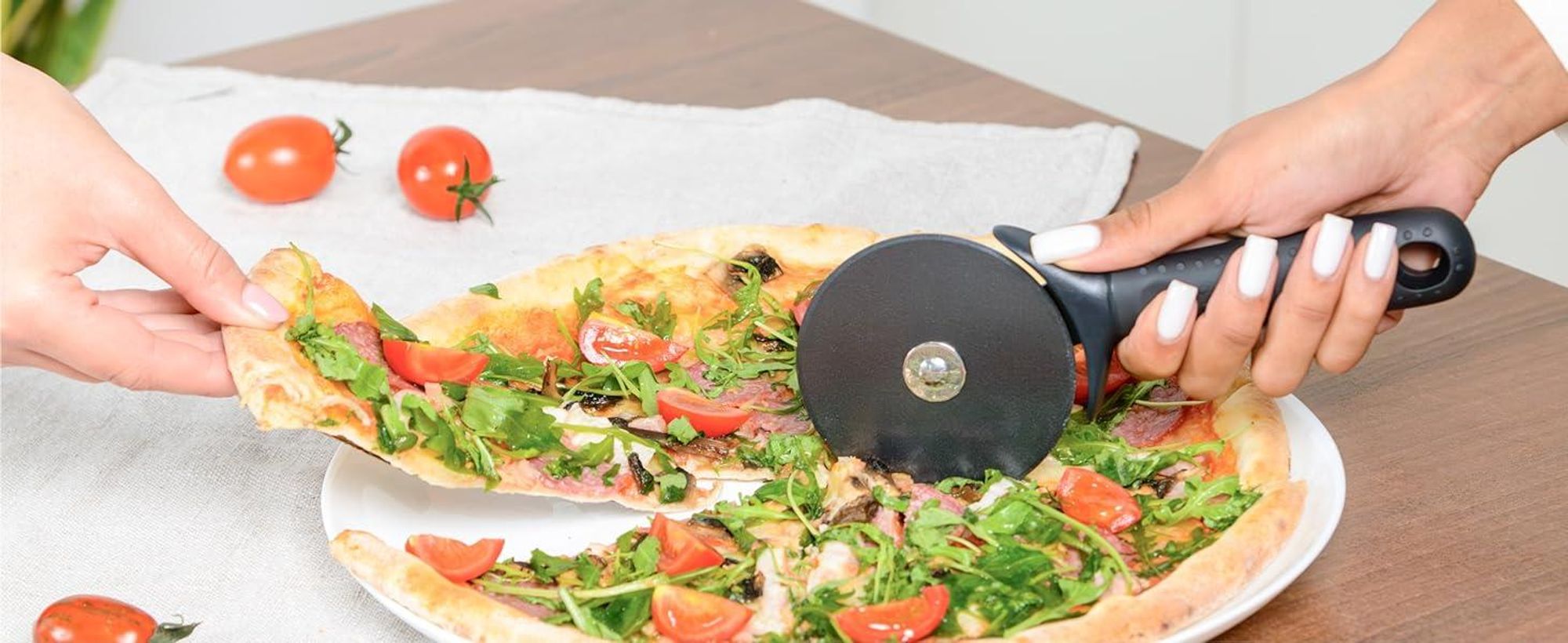 Schneiden Sie Pizza und Kuchen schnell und präzise – für perfekt portionierte Stücke.