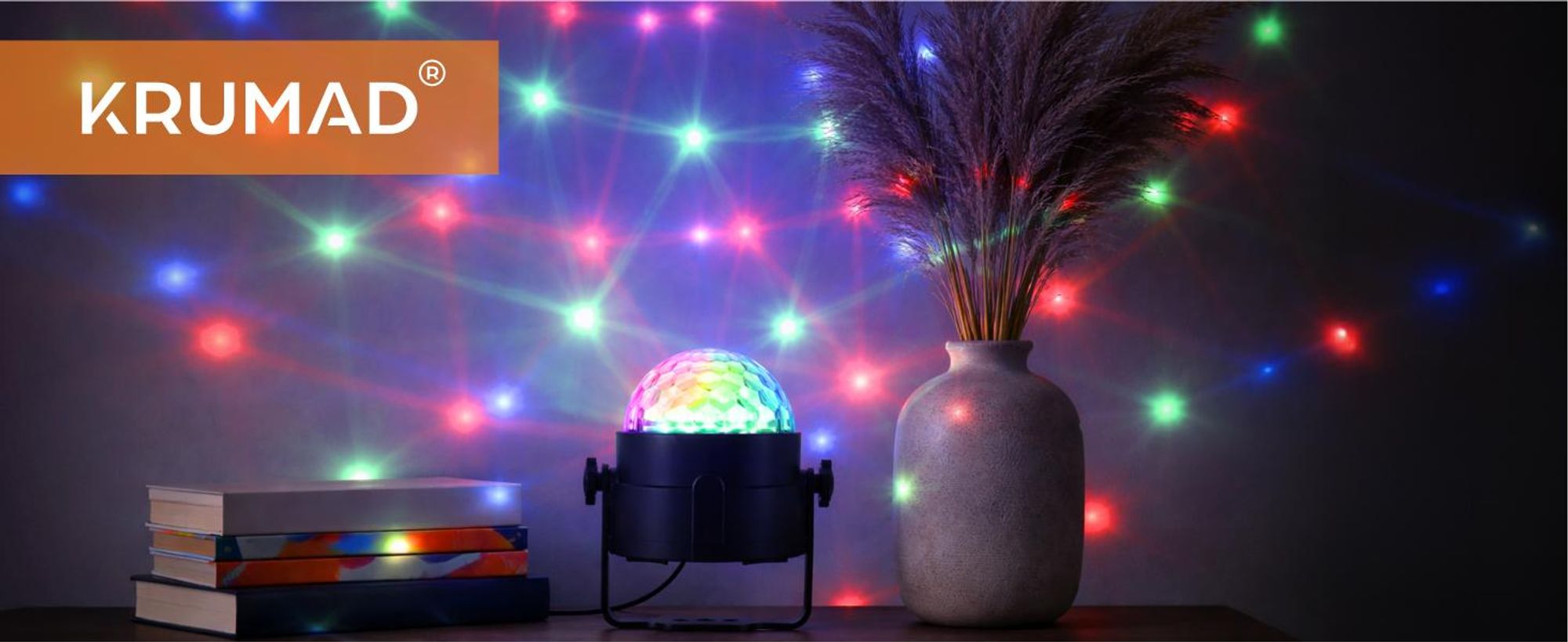 KRUMAD Discokugel Kinder, LED RGB Partylicht mit 7 Farben, Rotierende Lichteffekte für Kinderzimmer, Geburtstag, USB Steckdose, Kompakt & Dynamisch