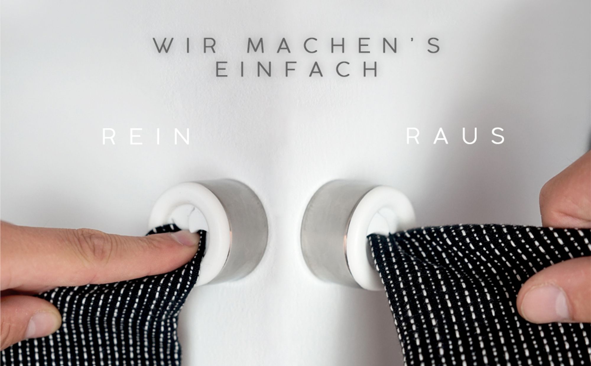 4 Premium Handtuchhalter im Set für Bad, Küche und Haushalt aus Edelstahl - Geschirrtuchhalter - Handtuchhaken - Rund - Chrom - selbstklebend ohne bohren (Dunkelgrau)