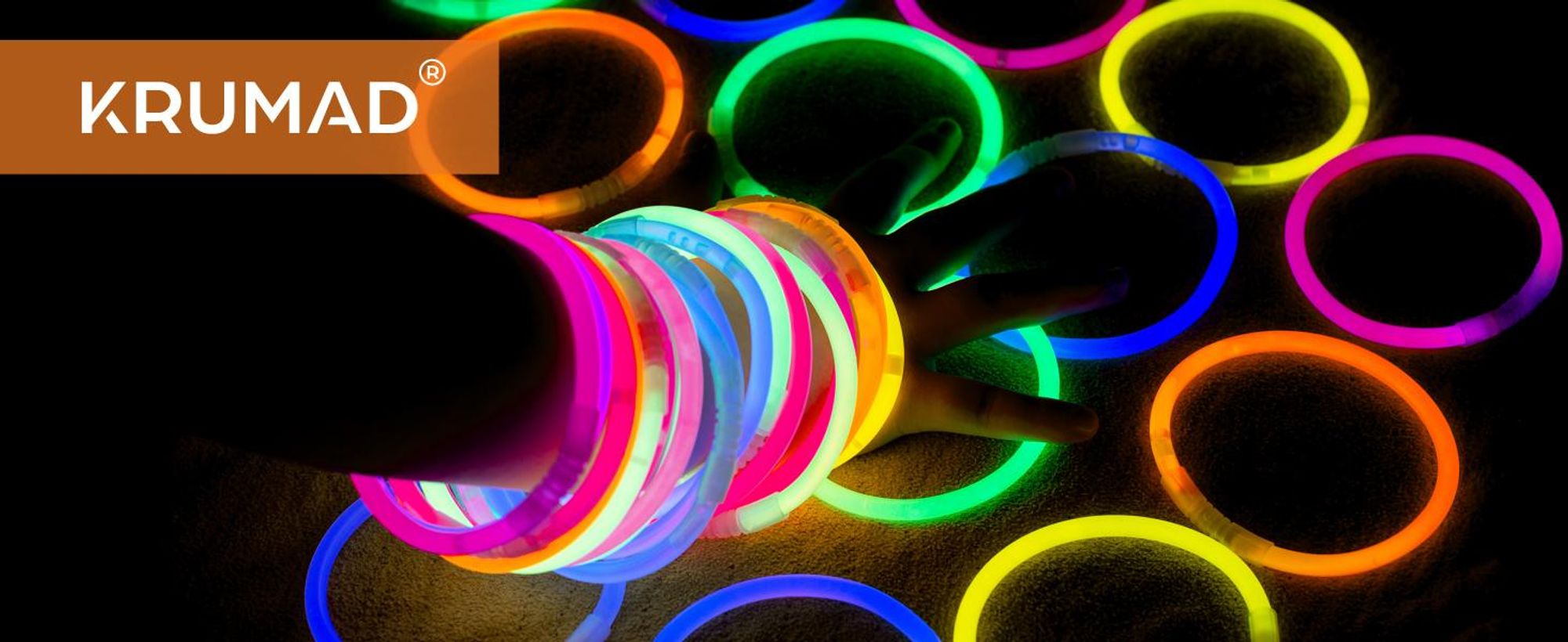 KRUMAD Knicklichter Party Set 100 Stück – Bunte Glow Sticks für Silvester Deko, Geburtstag, Hochzeit, Events, Mitgebsel & Tischdeko