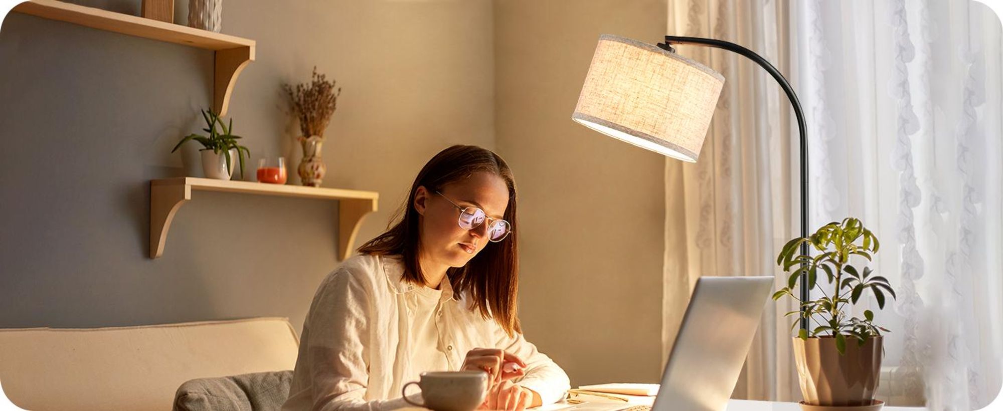 EDISHINE Bogenlampe Stehlampe mit Verstellem & LED Glühbirne & Fußschalter, Bogenleuchte mit Beigen Leinen-Lampenschirm