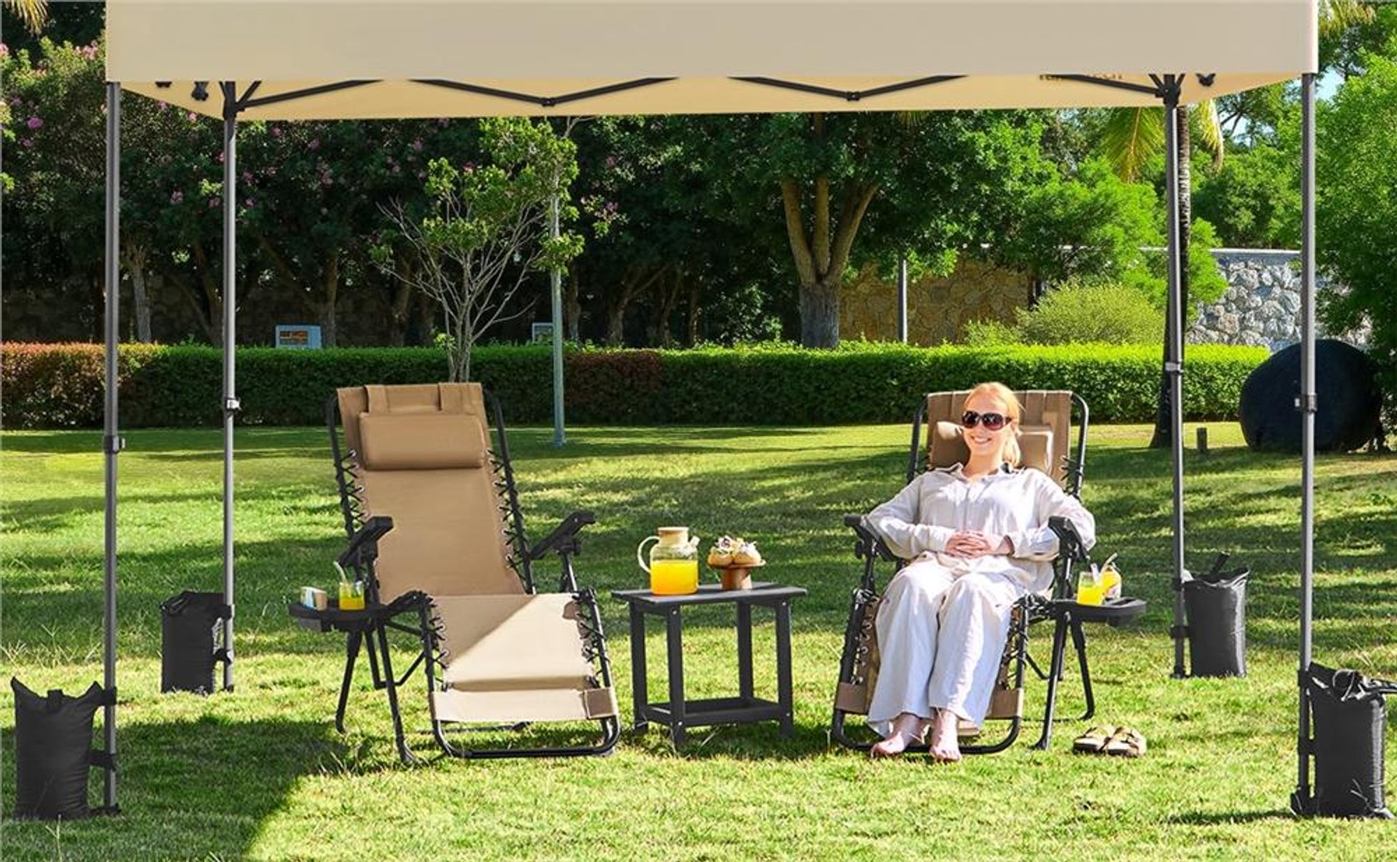 Yaheetech Klappbarer Liegestuhl mit Nackenkissen & Getränkehalter, Sonnenliege Gartenliege mit verstellbarer Rückenlehne, Beige