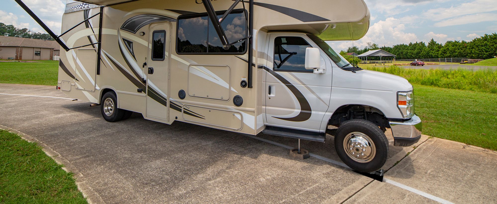 XPOtool Auffahrkeile Wohnmobil 2 Stück 40/70/100 mm 3,5 t Auffahrkeile Set für Wohnwagen mit Tragetasche und Wasserwaage