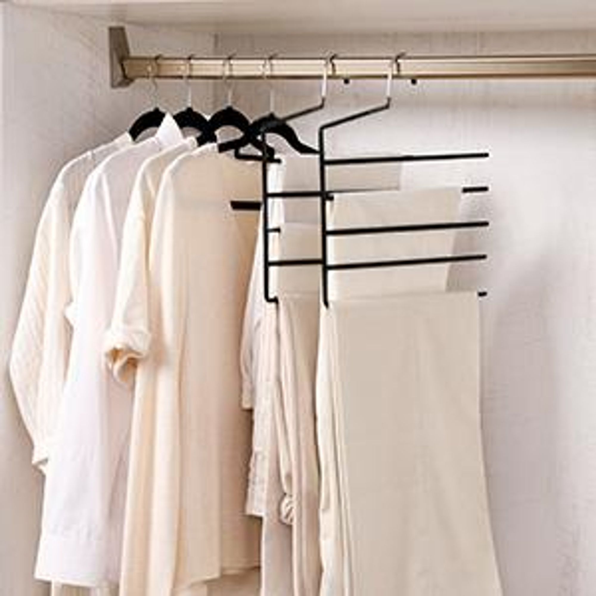 SONGMICS Hosenbügel platzsparend, 4er Set, Mehrfach-Kleiderbügel, offenes Ende, rutschfest, für je 5 Hosen, für Jeans, Handtücher, Schals, schwarz CRI034B02