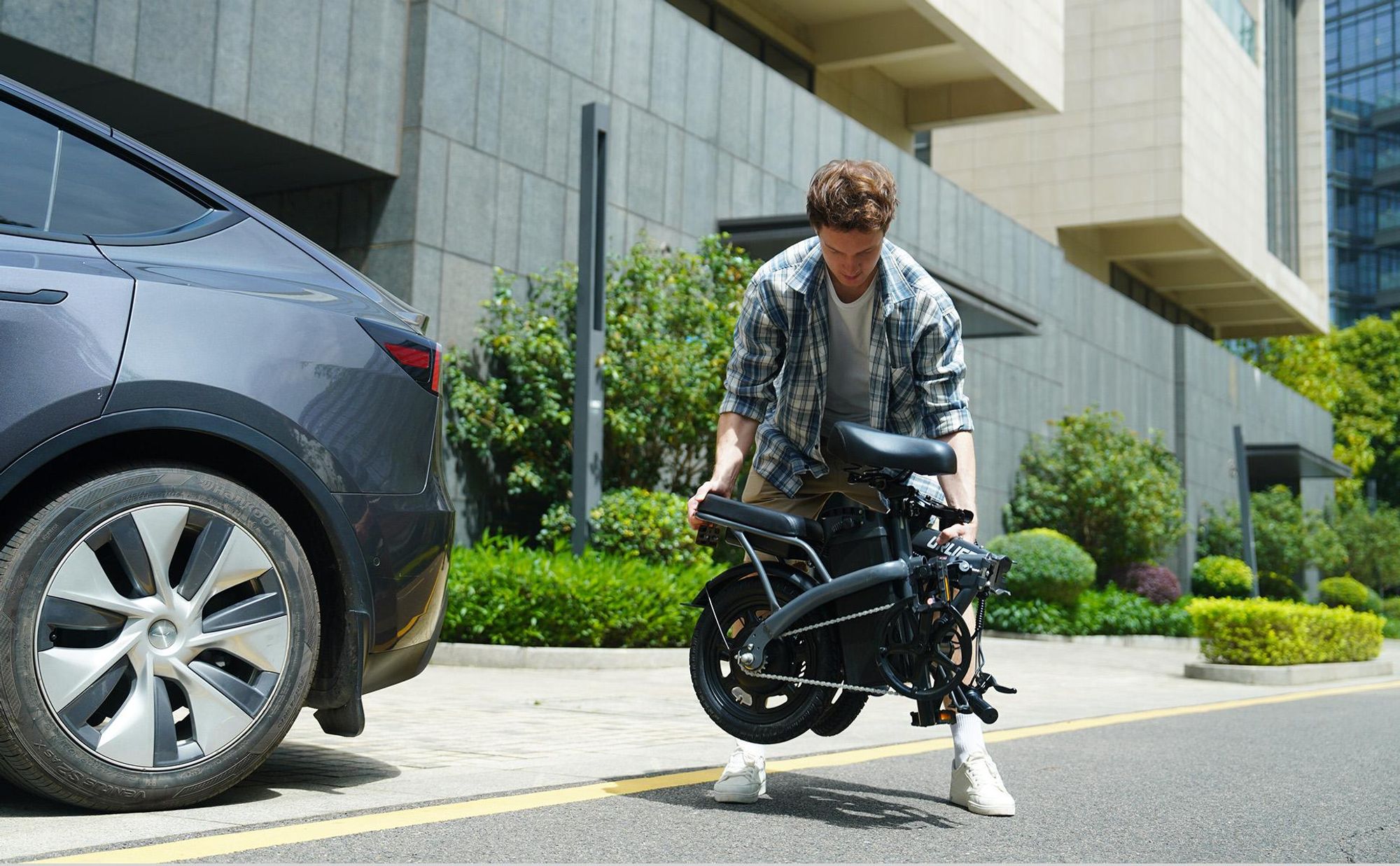 Bicicletta elettrica URLIFE F1L - Motore 250W 48V 7.5Ah Batteria  Pneumatici da 14 Pollici Freno a Disco - Nero