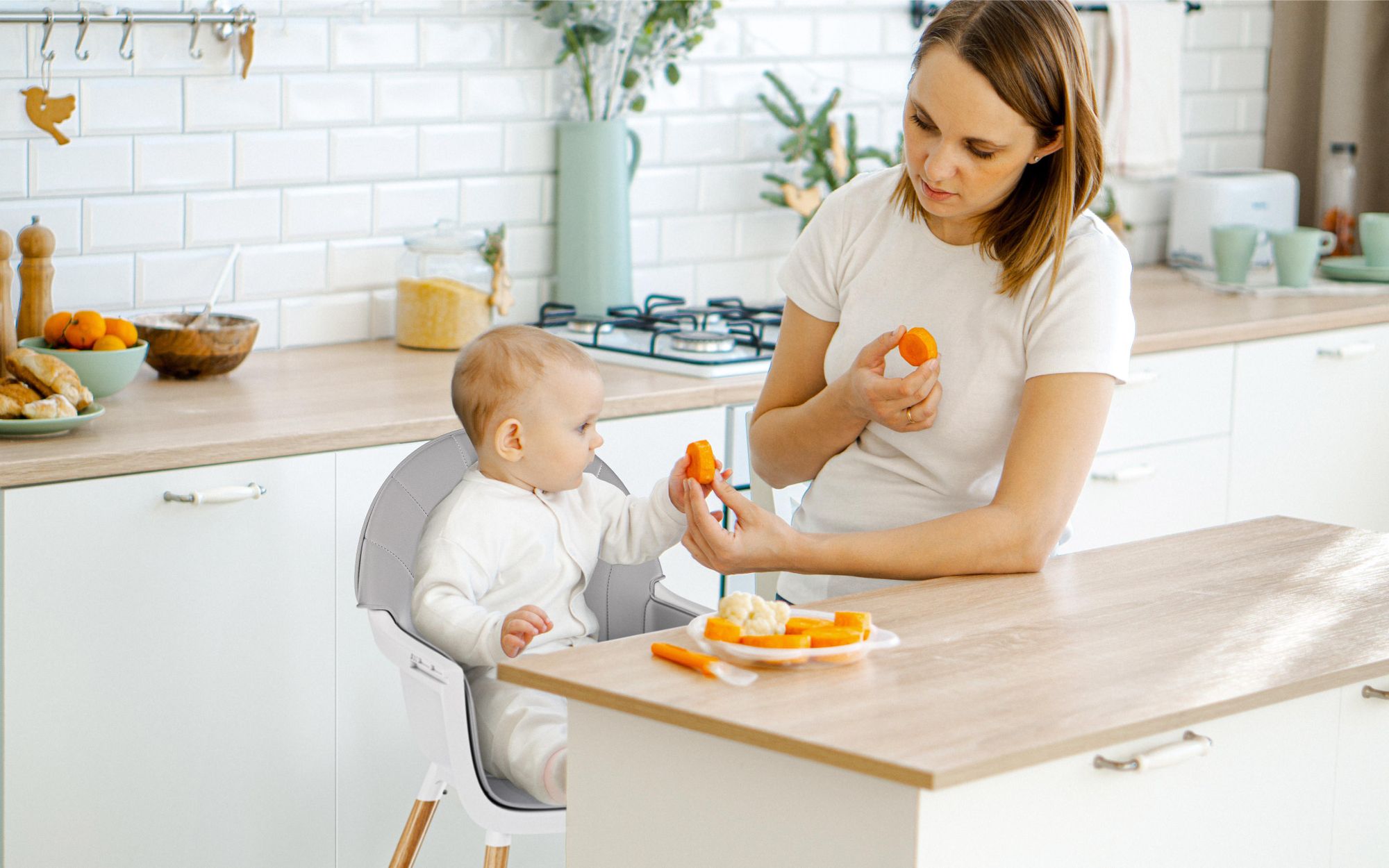 TULANO Morsel Grey | Kinderhochstuhl 2 in 1 Hochstuhl Babystuhl | Abnehmbare Tablett | 5-Punkt-Gurt | Fußstütze | ab 6 Monate bis 6 Jahre | Grau