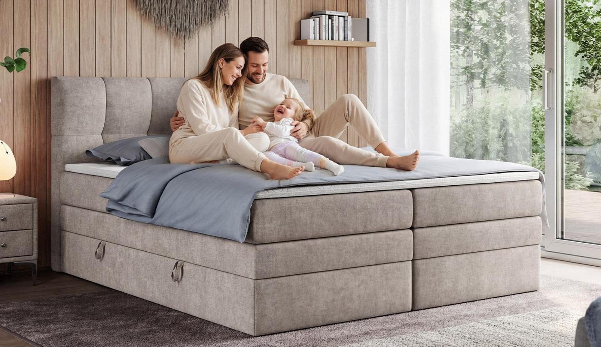 Familie auf einem beigen Bett