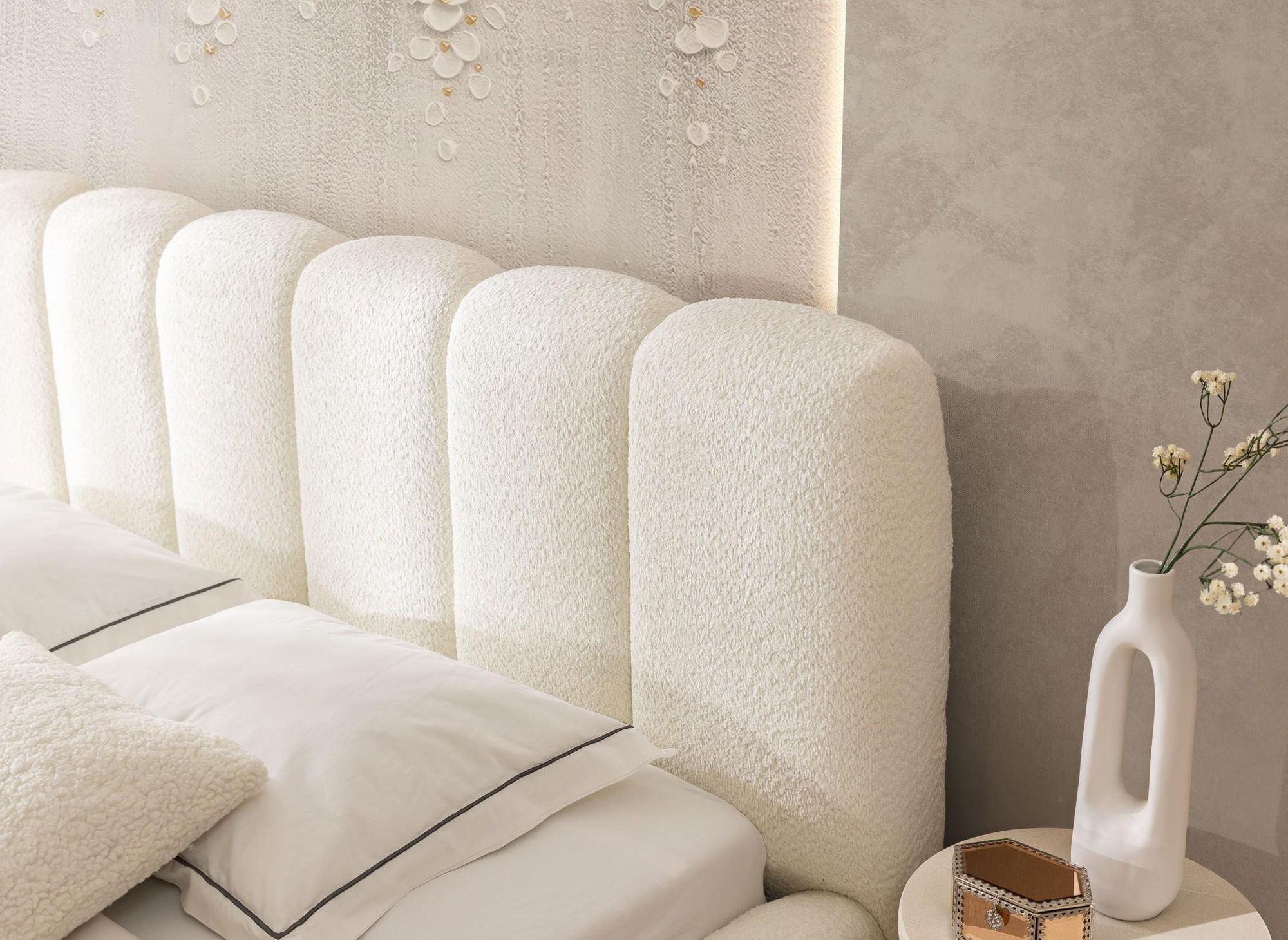 FURNISTAR Polsterbett MIA mit Bettkasten 120x200, Bubble Bett, Doppelbett mit Stauraum, Lattenrost, Boxspringbett-Optik, ohne Matratze, Weiß